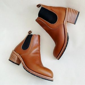 Red Wing Heritage Harriet Lug Sole Heeled Chelsea Boot Pecan Brown 9.5